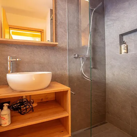 Wilhelm Tell Duplex アパート *